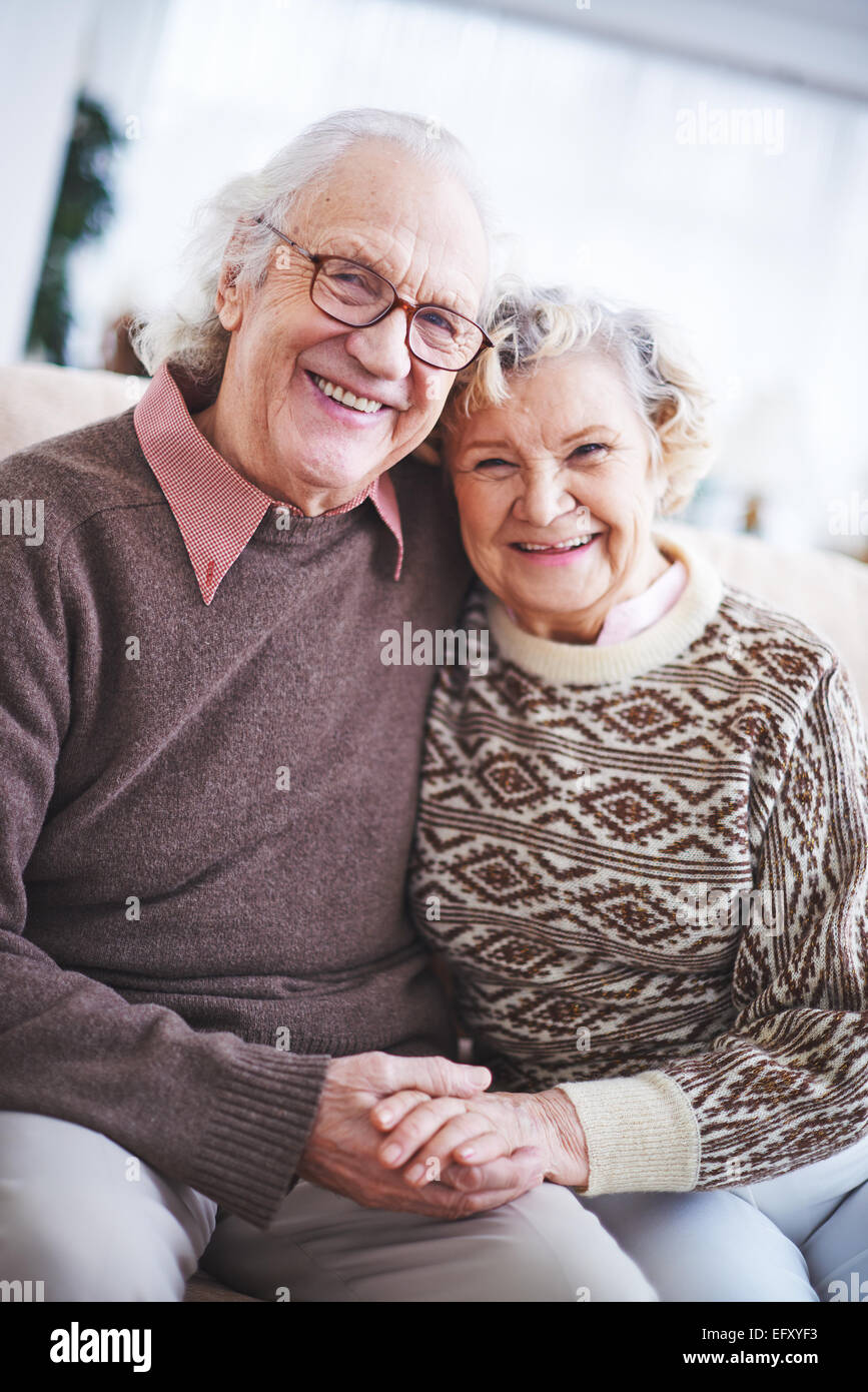 Laughing woman pulls looking at camera Banque D'Images
