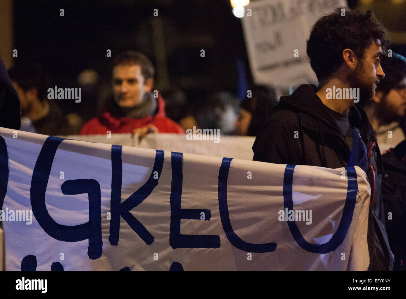 Manifestation de solidarité avec les Grecs, avant que l'ambassade allemande à Rome. Présenter quelques centaines de manifestants appartenant à des mouvements et partis de l'extrême-gauche italien. © Luca/Prizia Pacific Press/Alamy Live News Banque D'Images