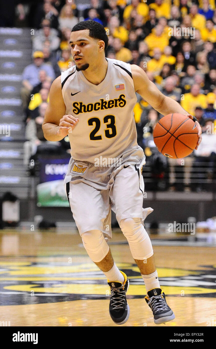 Wichita, Kansas, États-Unis. Feb 11, 2015. Wichita State Shockers guard Fred VanVleet (23) disques durs au panier pendant le match de basket-ball de NCAA Entre les platanes et l'état de l'Indiana Wichita State Shockers à Charles Koch Arena de Wichita, Kansas. Kendall Shaw/CSM/Alamy Live News Banque D'Images