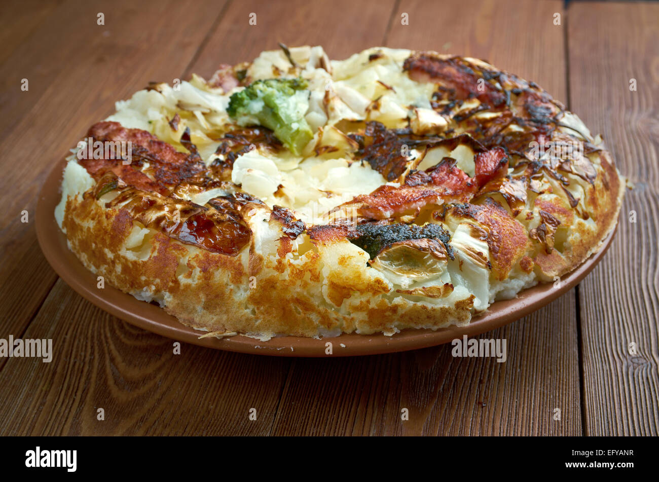 Bubble et Squeak-traditionnel anglais plat fait frire les restes de légumes, de pommes de terre et les choux de Bruxelles, choux Banque D'Images