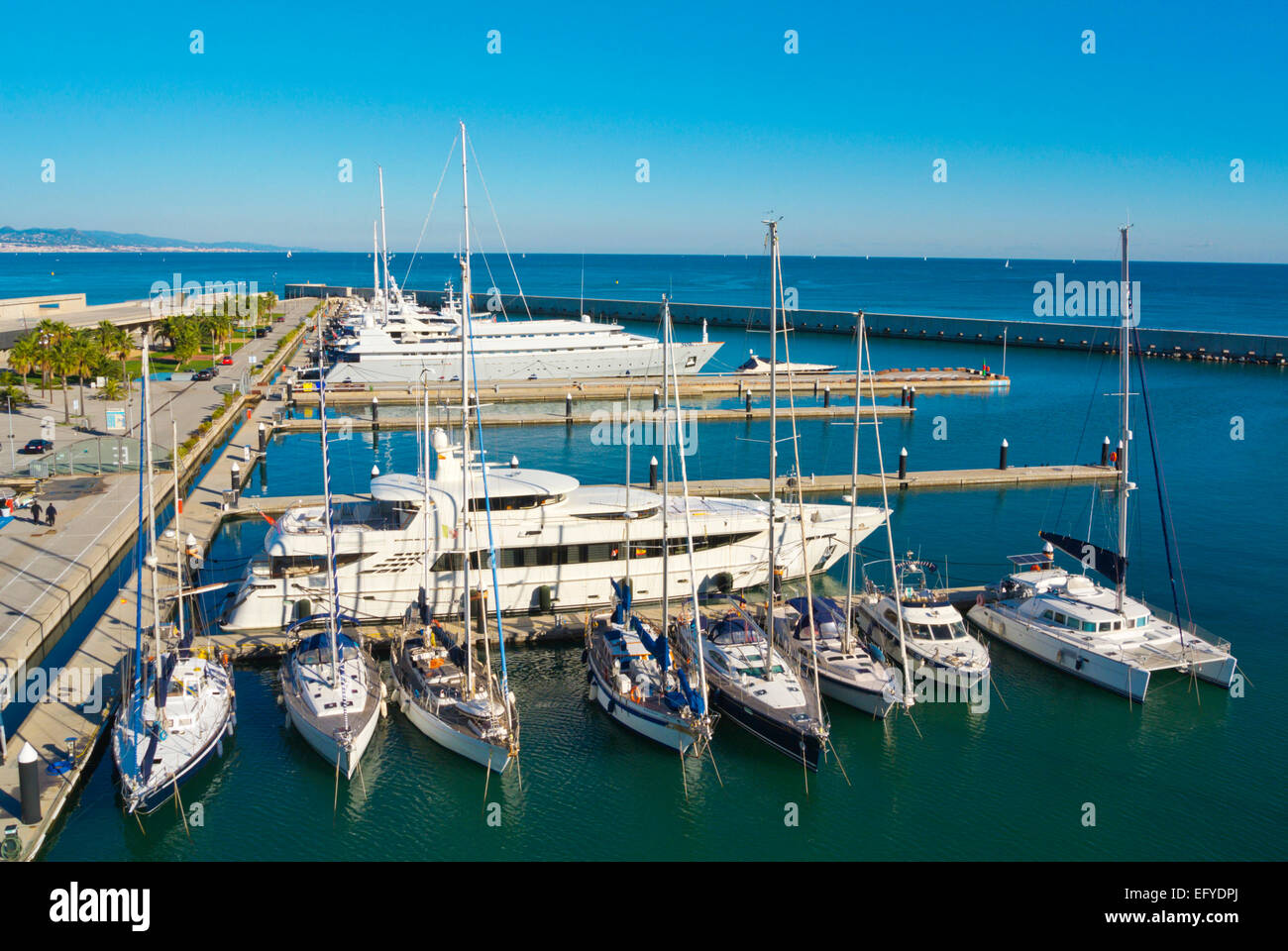 Forum marina, port pour bateaux et yachts privés, Parc de la Forum, de Sant Marti, Barcelone, Espagne Banque D'Images