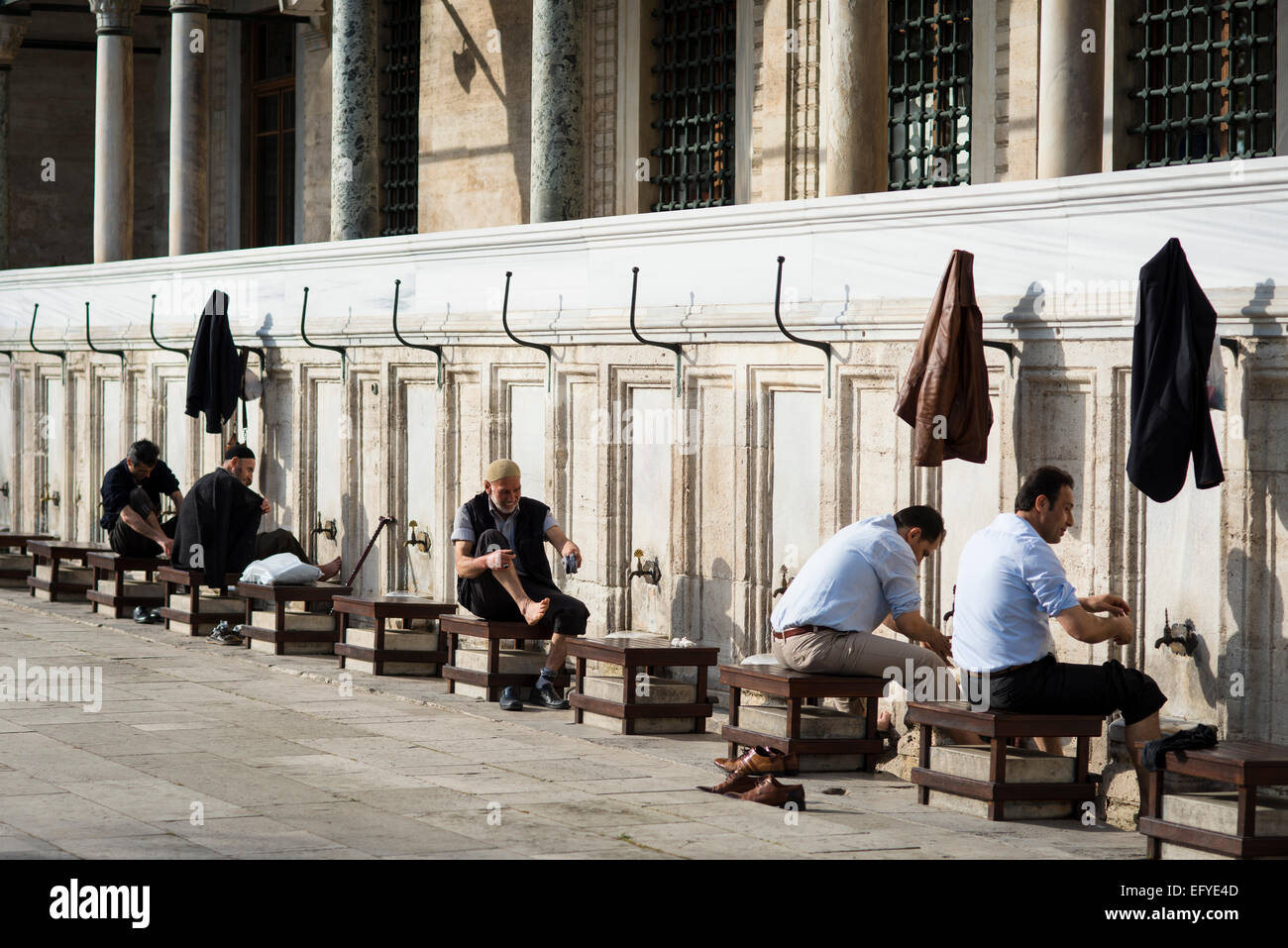 Croyants, lavement des pieds, lave-rituel, Mosquée de Suleymaniye, côté européen, Istanbul Province, côté européen, Turquie Banque D'Images