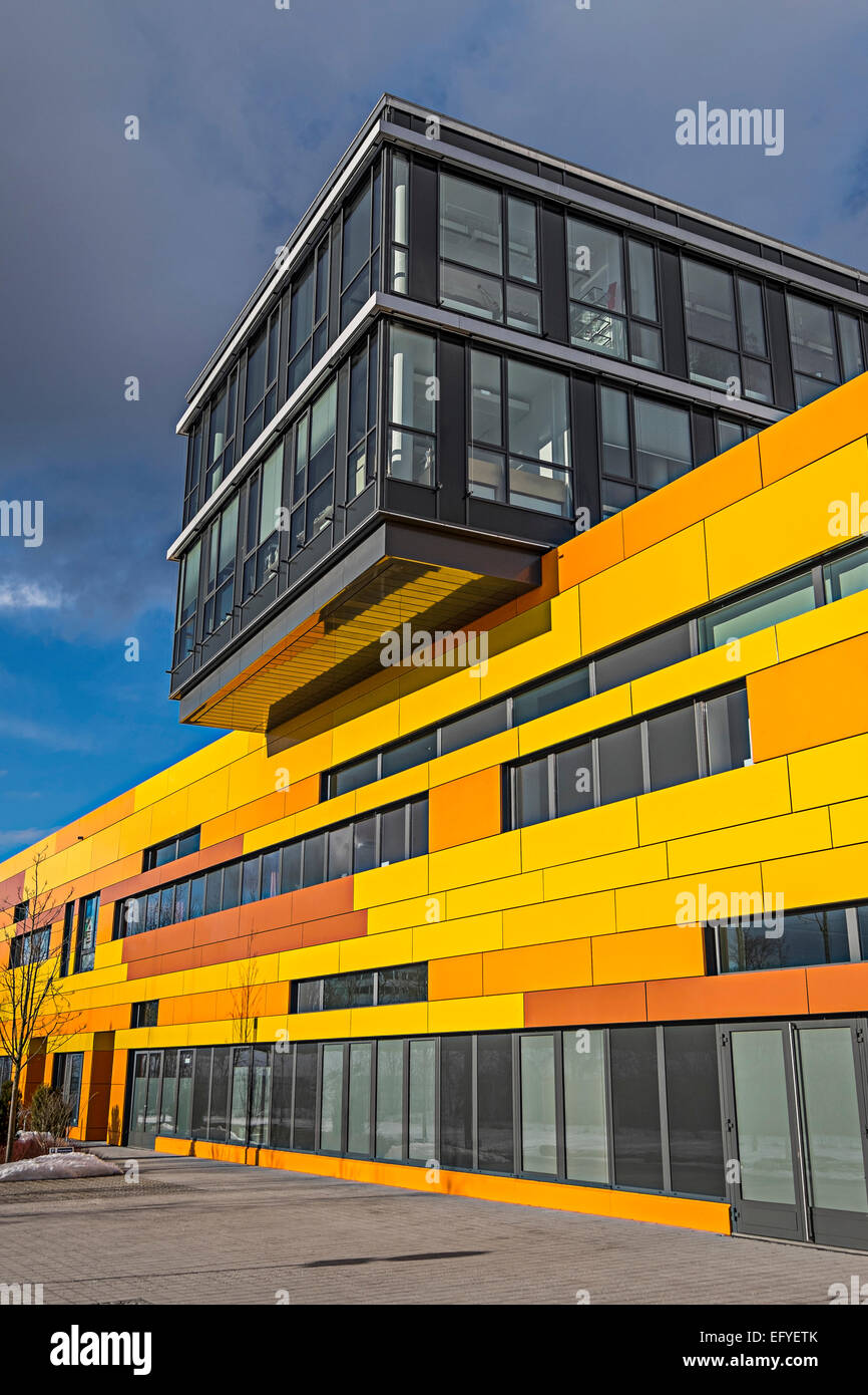 La façade jaune, l'architecture moderne, Schwanthalerhöhe, Munich, Haute-Bavière, Bavière, Allemagne Banque D'Images