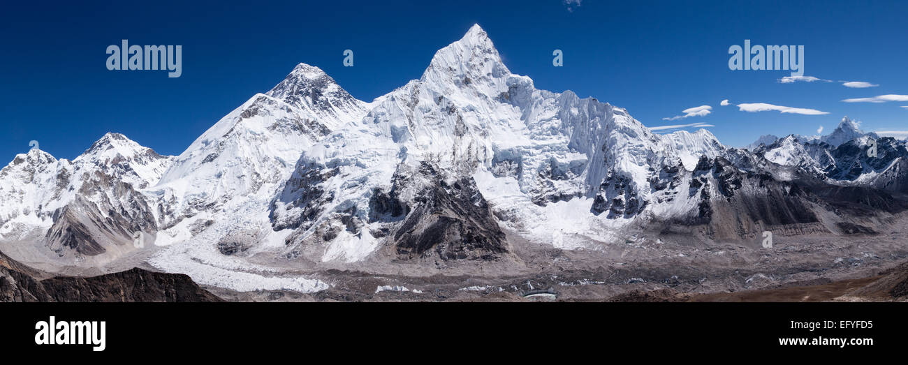 Une vue panoramique sur le mont Everest et Nuptse Banque D'Images