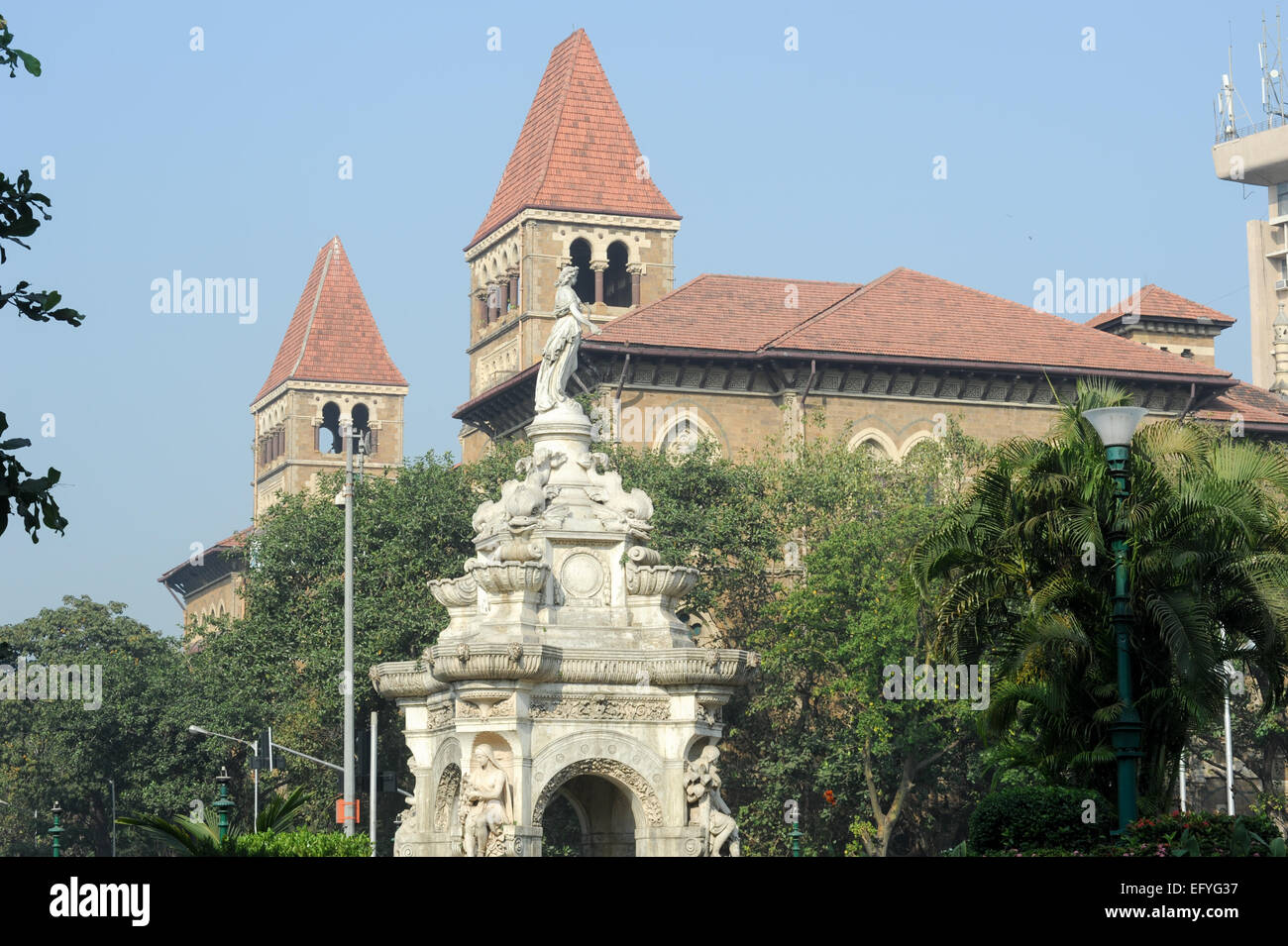 Célèbre monument de Mumbai la flore fontaine en face du bâtiment colonial, l'Inde Banque D'Images