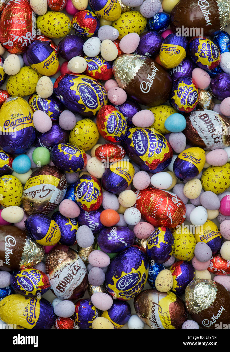 Mini oeufs de Pâques au chocolat Banque D'Images