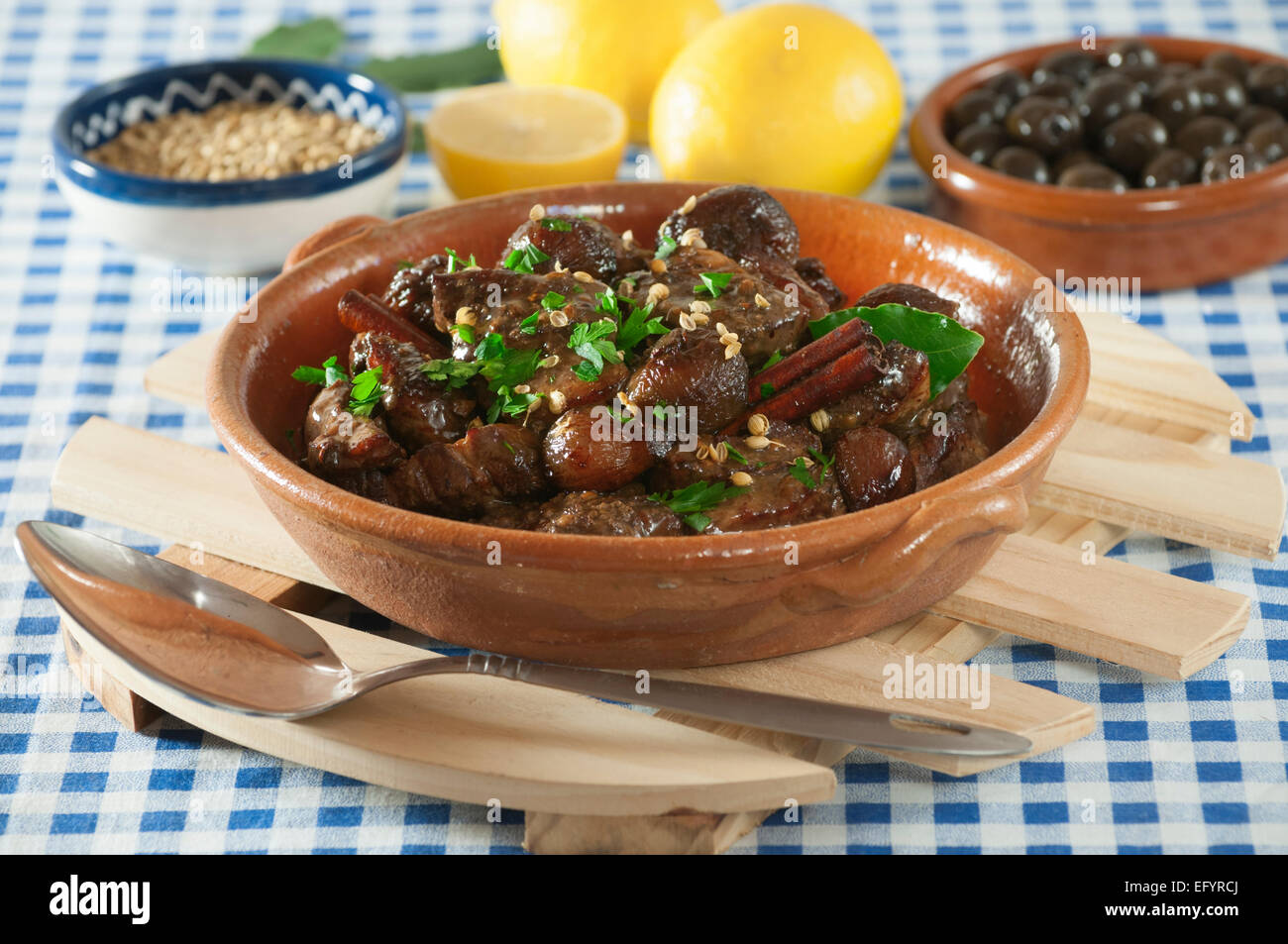 Afelia. Porc au vin rouge et les graines de coriandre. Banque D'Images