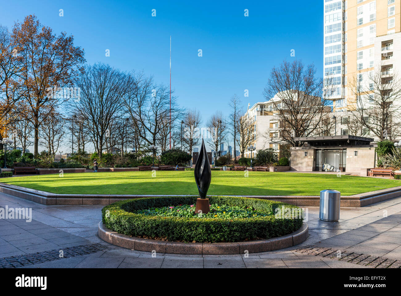 Westferry Circus rond-point fait partie de la Canary Wharf et de développement a été aménagé comme un parc /garden, Londres Banque D'Images