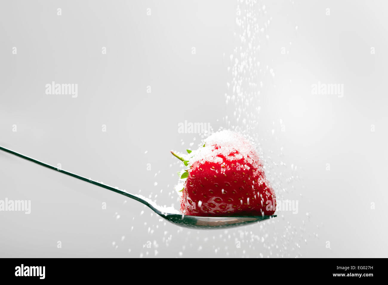 Les fraises fruit sur un fond blanc. Banque D'Images