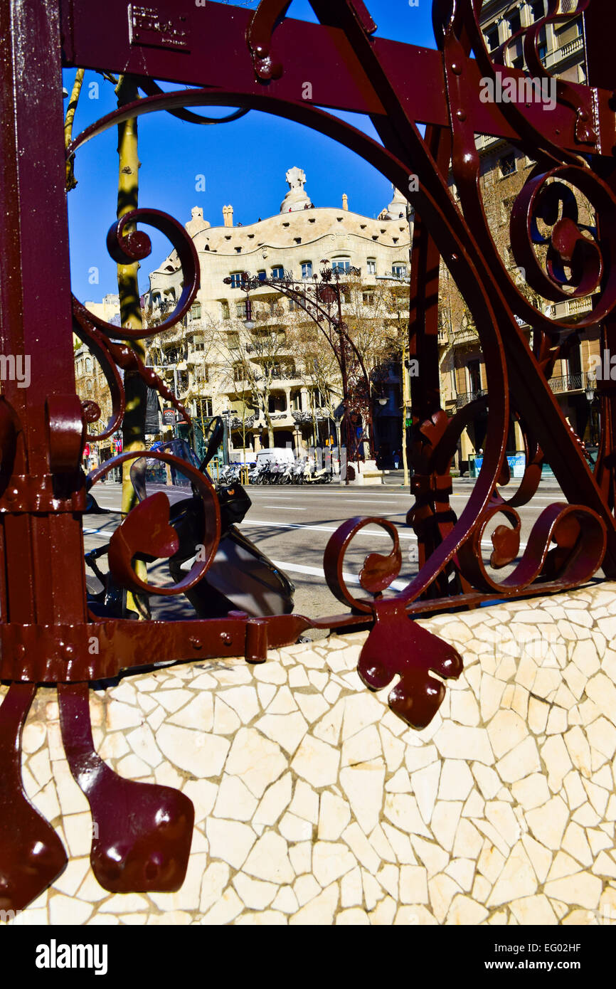 La Pedrera Casa Mila aka conçu par l'architecte Antoni Gaudi. Barcelone, Catalogne, Espagne Banque D'Images