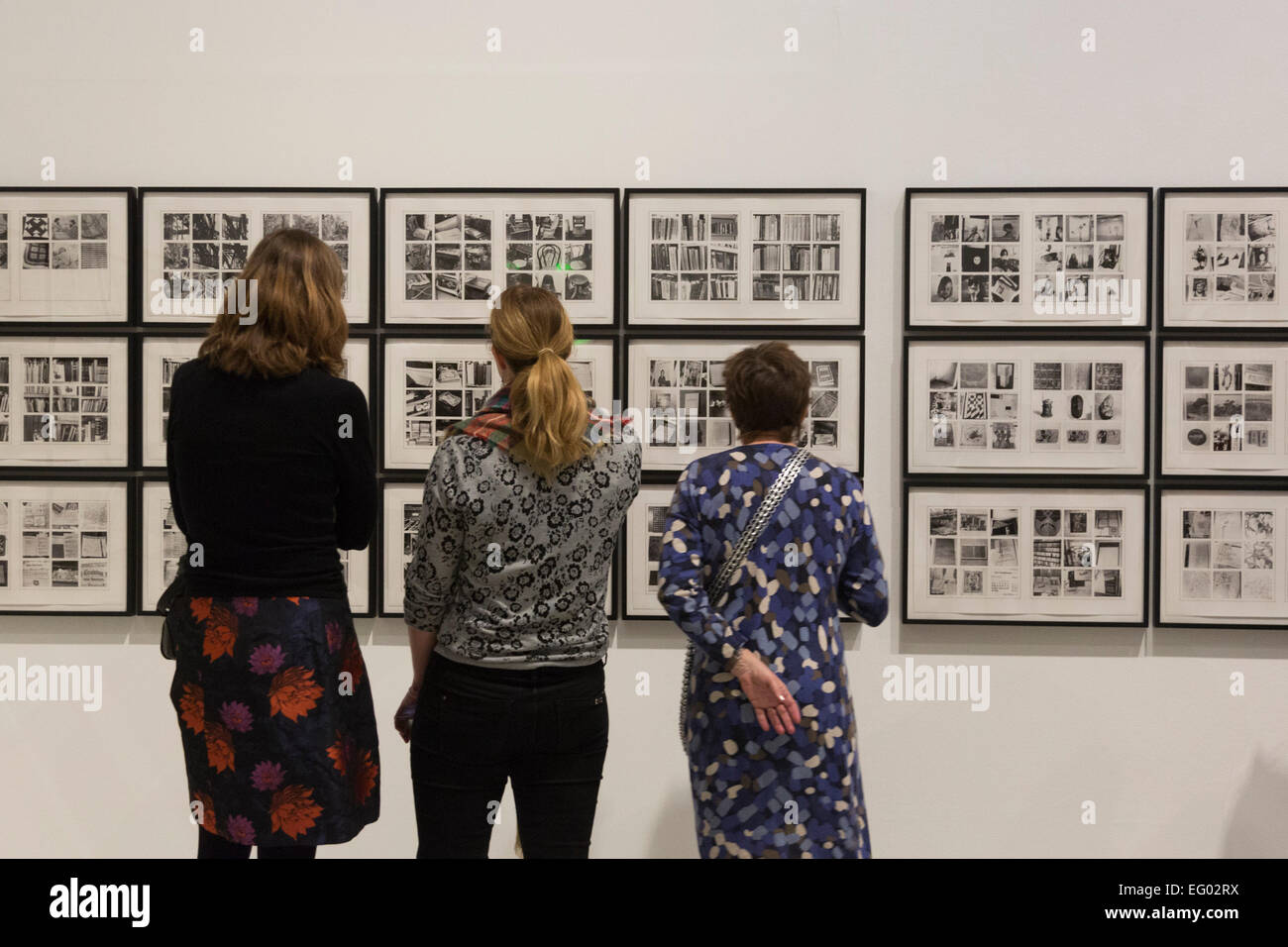 Londres, Royaume-Uni. 11 février 2015. Sur la photo : Sol LeWitt's collection. L'exposition 'Magnifique Obsessions : l'artiste comme Collector' présente des collections personnelles d'artistes contemporains de l'après-guerre, y compris Arman, Peter Blake, Hanne Darboven, Edmund de Waal, Damien Hirst, Howard Hodgkin, Dr Lakra, vendu LeWitt, Martin Parr, Jim Shaw, Hiroshi Sugimoto, Andy Warhol, Pae White et Martin Wong/Danh Vo. Les collections vont des souvenirs pour de rares artefacts et spécimens d'histoire naturelle. Organisée par Lydia Yee, l'exposition est présentée au Barbican Art Gallery du 12 février au 25 mai 2015. Photo : Bett Banque D'Images