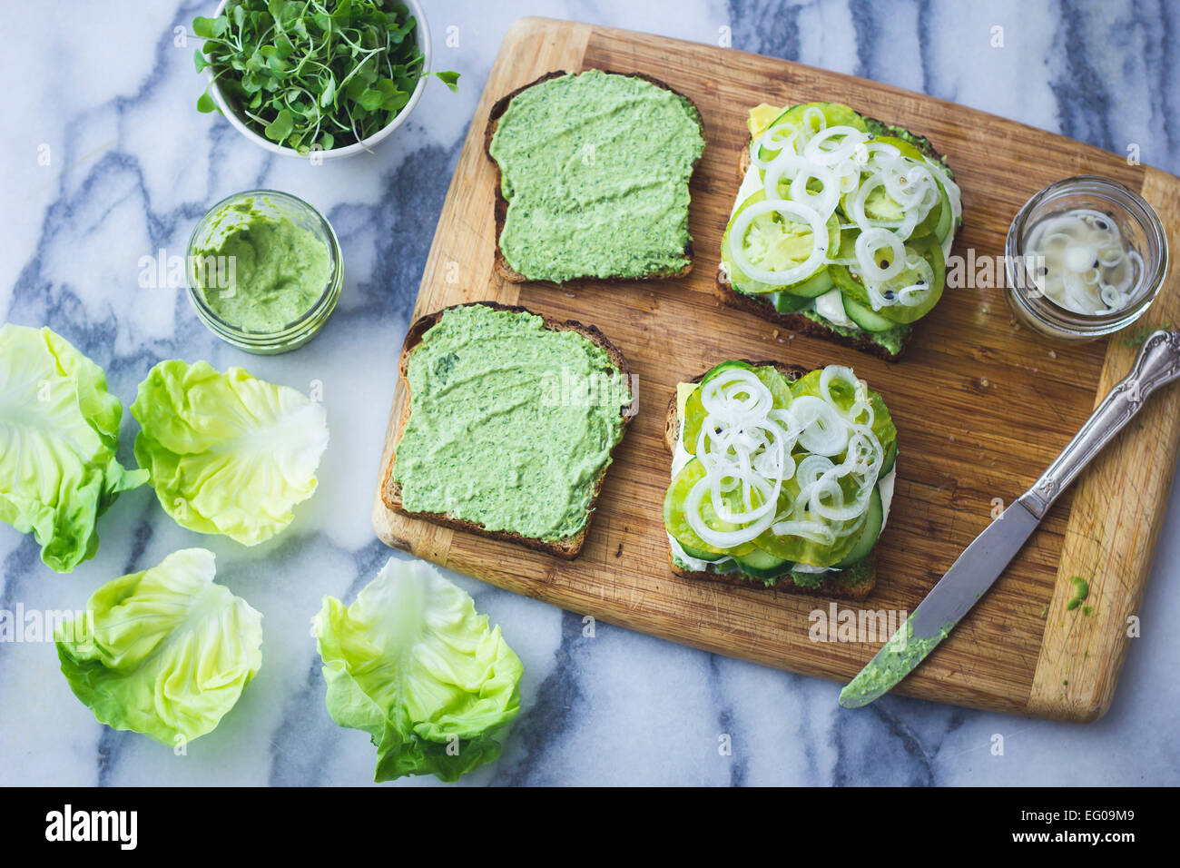 Sandwich à la salade de légumes verts Banque D'Images