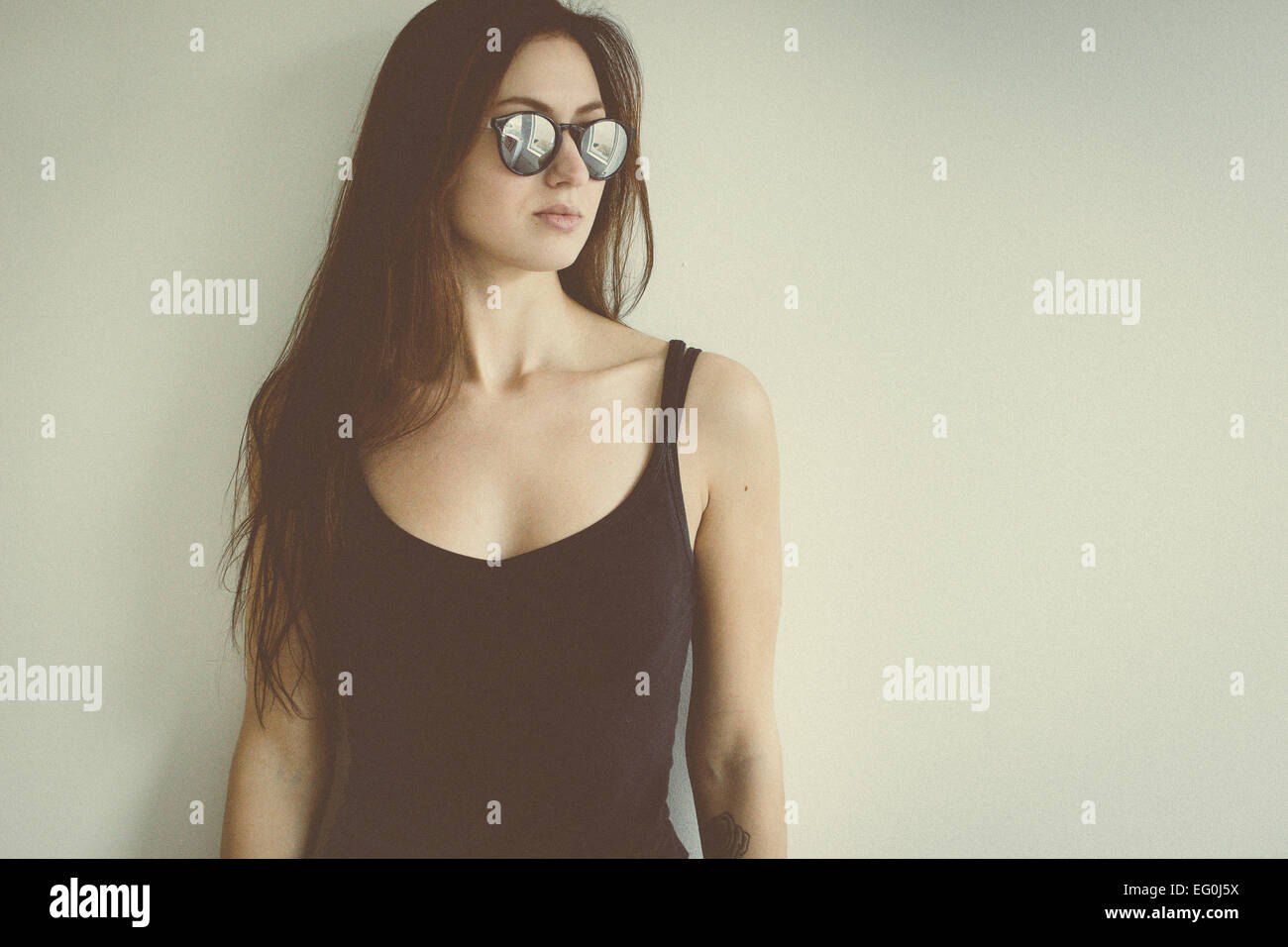 Jeune femme avec des lunettes, portrait Banque D'Images