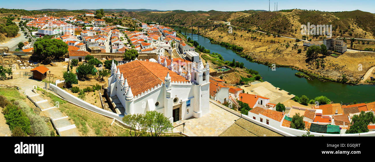 Le Portugal, Mertola, Vue Panoramique de la ville Banque D'Images