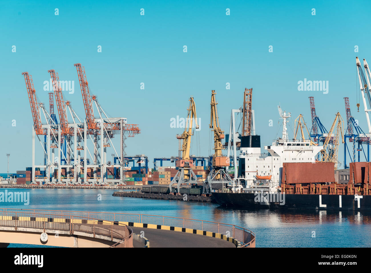 L'Ukraine, Odessa, grues de port maritime d'Odessa Banque D'Images