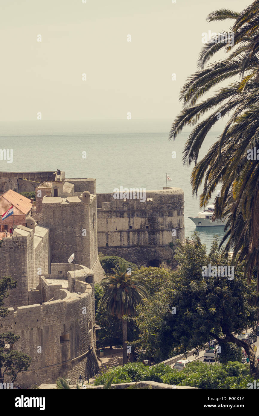 La Croatie, Dubrovnik, remparts contre la mer Banque D'Images