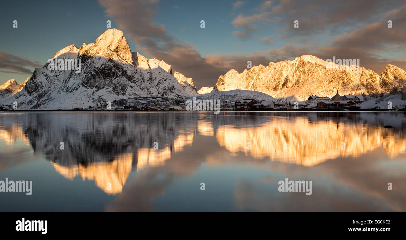 La Norvège, les îles Lofoten, Reine, village de norvégien dans Banque D'Images