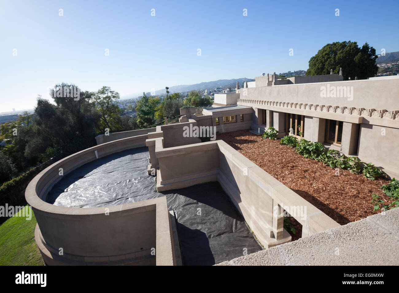 Fichier : Los Angeles, Californie, USA. 24 janvier, 2015. Terrasses supérieures à Frank Lloyd Wright's Hollyhock House à Barnsdall Art Park, Hollywood, Los Angeles, CAFrank Lloyd Wright Hollyhock House à ré-ouvrir 13 Février, 2015. Credit : Kayte/Deioma Alamy Live News Banque D'Images