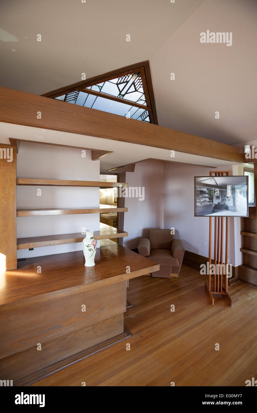 Fichier : Los Angeles, Californie, USA. 24 janvier, 2015. La chambre de maître, fini par Lloyd Wright à son père, Frank Lloyd Wright's Hollyhock House à Barnsdall Art Park, Hollywood, Los Angeles, CAFrank Lloyd Wright Hollyhock House à ré-ouvrir 13 Février, 2015. Credit : Kayte/Deioma Alamy Live News Banque D'Images