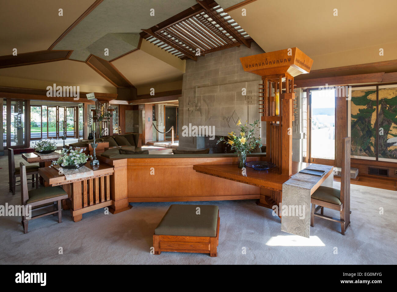 Fichier : Los Angeles, Californie, USA. 24 janvier, 2015. La salle de séjour à Frank Lloyd Wright's Hollyhock House à Barnsdall Art Park, Hollywood, Los Angeles, CAFrank Lloyd Wright Hollyhock House à ré-ouvrir 13 Février, 2015. Credit : Kayte/Deioma Alamy Live News Banque D'Images