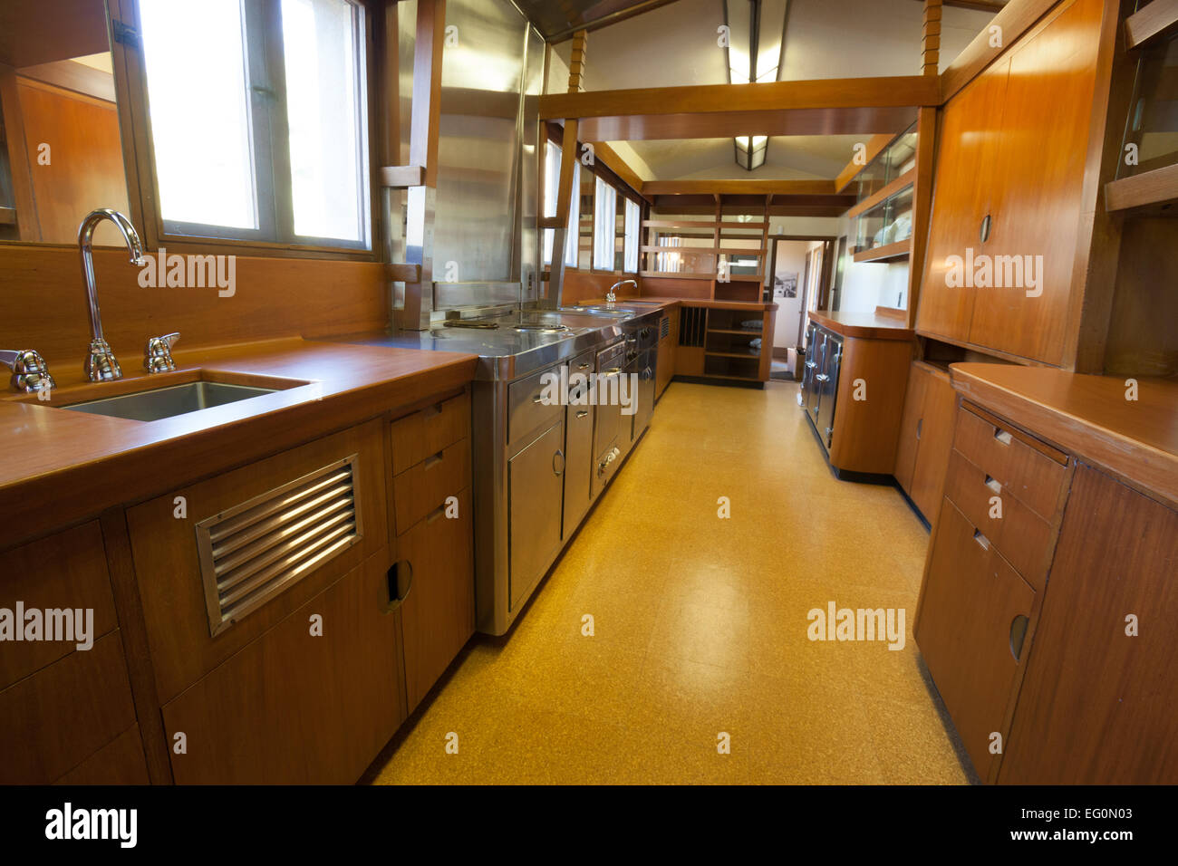 Fichier : Los Angeles, Californie, USA. 24 janvier, 2015. Lloyd Wright 1940 cuisine remodeler dans son père, Frank Lloyd Wright's Hollyhock House à Barnsdall Art Park, Hollywood, Los Angeles, CAFrank Lloyd Wright Hollyhock House à ré-ouvrir 13 Février, 2015. Credit : Kayte/Deioma Alamy Live News Banque D'Images