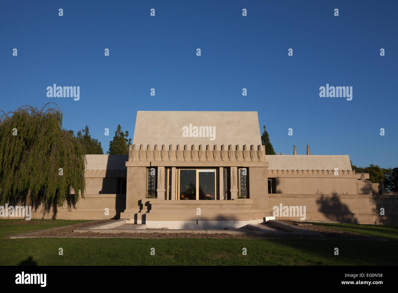 Fichier : Los Angeles, Californie, USA. 24 janvier, 2015. Frank Lloyd Wright's Hollyhock House à Barnsdall Art Park, Hollywood, Los Angeles, CAFrank Lloyd Wright Hollyhock House à ré-ouvrir 13 Février, 2015. Credit : Kayte/Deioma Alamy Live News Banque D'Images