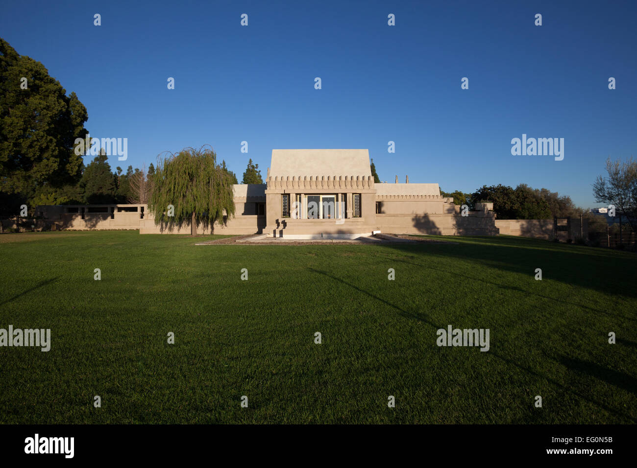 Fichier : Los Angeles, Californie, USA. 24 janvier, 2015. Frank Lloyd Wright's Hollyhock House à Barnsdall Art Park, Hollywood, Los Angeles, CAFrank Lloyd Wright Hollyhock House à ré-ouvrir 13 Février, 2015. Credit : Kayte/Deioma Alamy Live News Banque D'Images