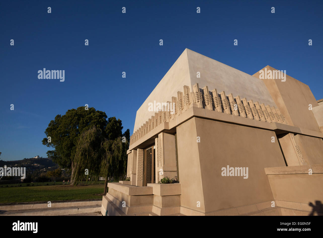 Fichier : Los Angeles, Californie, USA. 24 janvier, 2015. Frank Lloyd Wright's Hollyhock House à Barnsdall Art Park, Hollywood, Los Angeles, CAFrank Lloyd Wright Hollyhock House à ré-ouvrir 13 Février, 2015. Credit : Kayte/Deioma Alamy Live News Banque D'Images