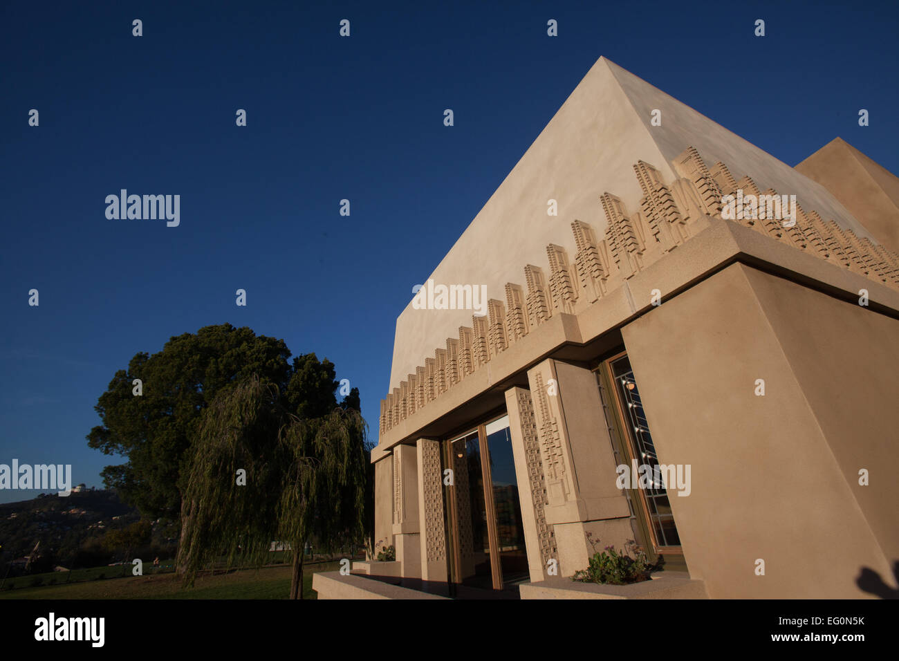 Fichier : Los Angeles, Californie, USA. 24 janvier, 2015. Frank Lloyd Wright's Hollyhock House à Barnsdall Art Park, Hollywood, Los Angeles, CAFrank Lloyd Wright Hollyhock House à ré-ouvrir 13 Février, 2015. Credit : Kayte/Deioma Alamy Live News Banque D'Images