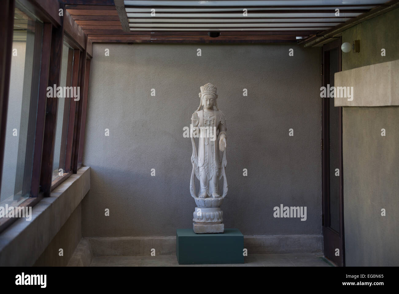 Fichier : Los Angeles, Californie, USA. 24 janvier, 2015. La passerelle à Frank Lloyd Wright's Hollyhock House à Barnsdall Art Park, Hollywood, Los Angeles, CAFrank Lloyd Wright Hollyhock House à ré-ouvrir 13 Février, 2015. Credit : Kayte/Deioma Alamy Live News Banque D'Images