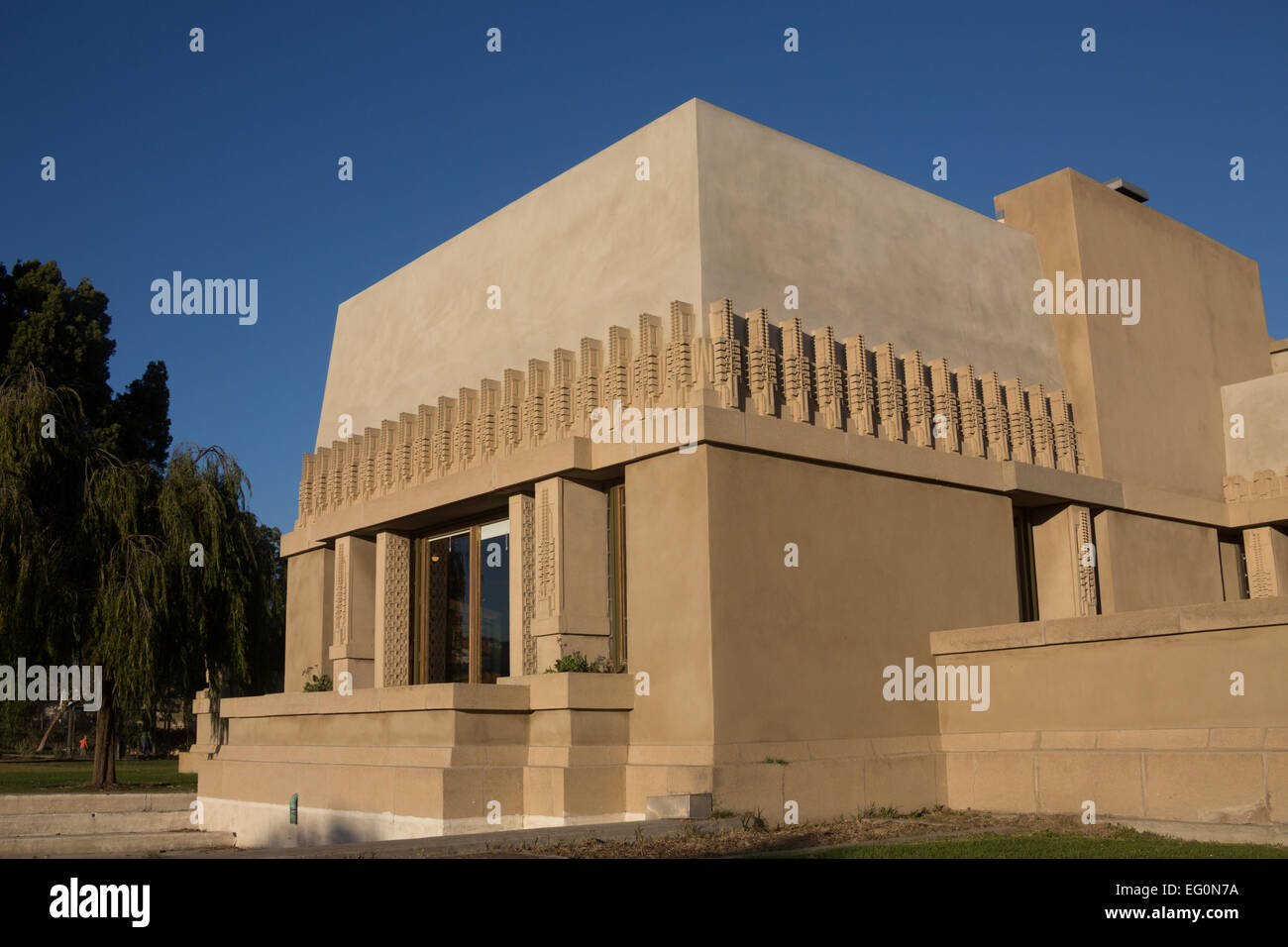 Fichier : Los Angeles, Californie, USA. 24 janvier, 2015. Frank Lloyd Wright's Hollyhock House à Barnsdall Art Park, Hollywood, Los Angeles, CAFrank Lloyd Wright Hollyhock House à ré-ouvrir 13 Février, 2015. Credit : Kayte/Deioma Alamy Live News Banque D'Images