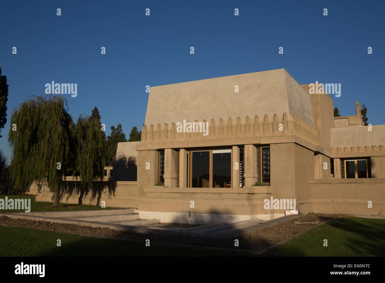 Fichier : Los Angeles, Californie, USA. 24 janvier, 2015. Frank Lloyd Wright's Hollyhock House à Barnsdall Art Park, Hollywood, Los Angeles, CAFrank Lloyd Wright Hollyhock House à ré-ouvrir 13 Février, 2015. Credit : Kayte/Deioma Alamy Live News Banque D'Images
