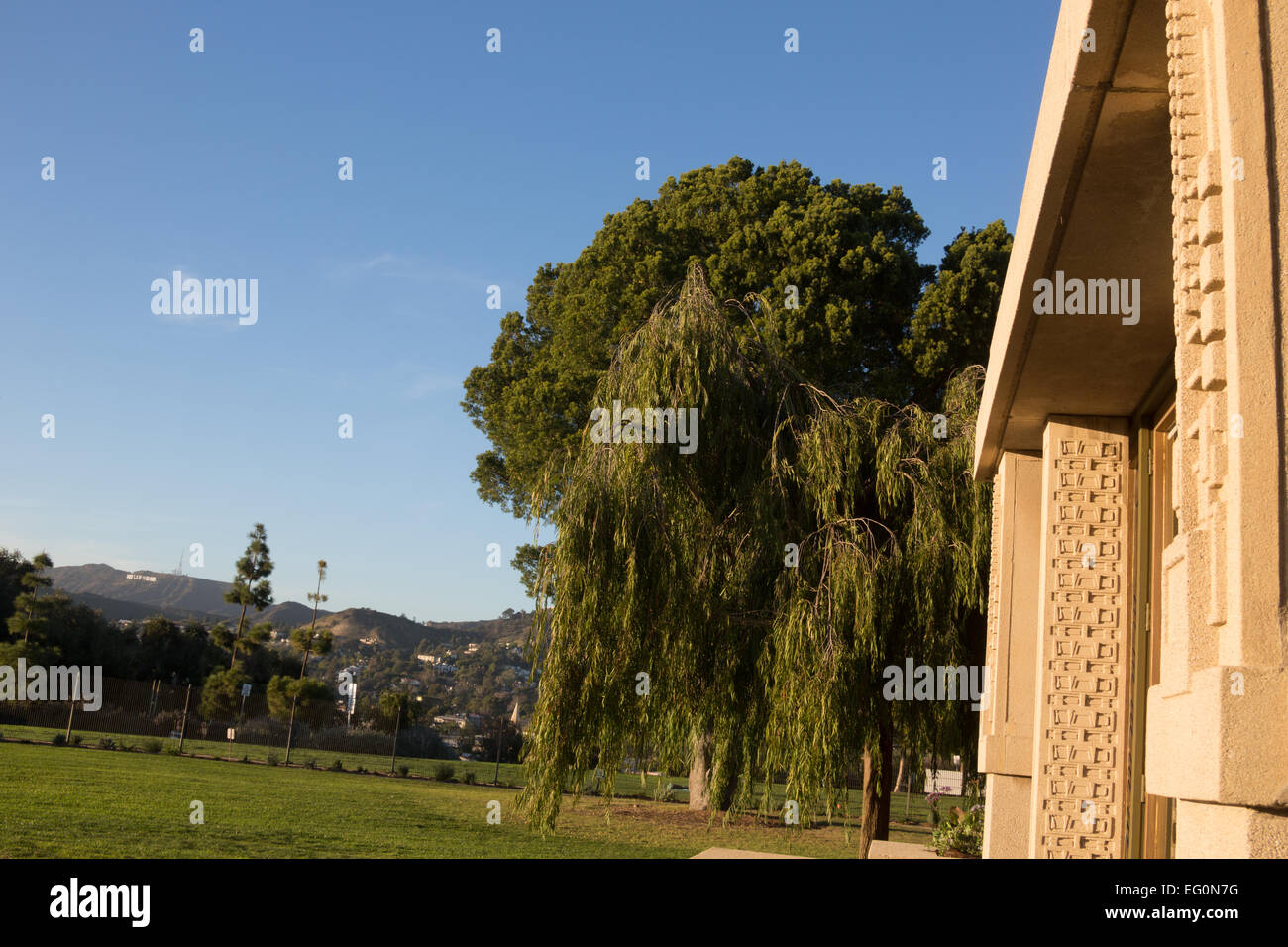Fichier : Los Angeles, Californie, USA. 24 janvier, 2015. Frank Lloyd Wright's Hollyhock House à Barnsdall Art Park, Hollywood, Los Angeles, CAFrank Lloyd Wright Hollyhock House à ré-ouvrir 13 Février, 2015. Credit : Kayte/Deioma Alamy Live News Banque D'Images