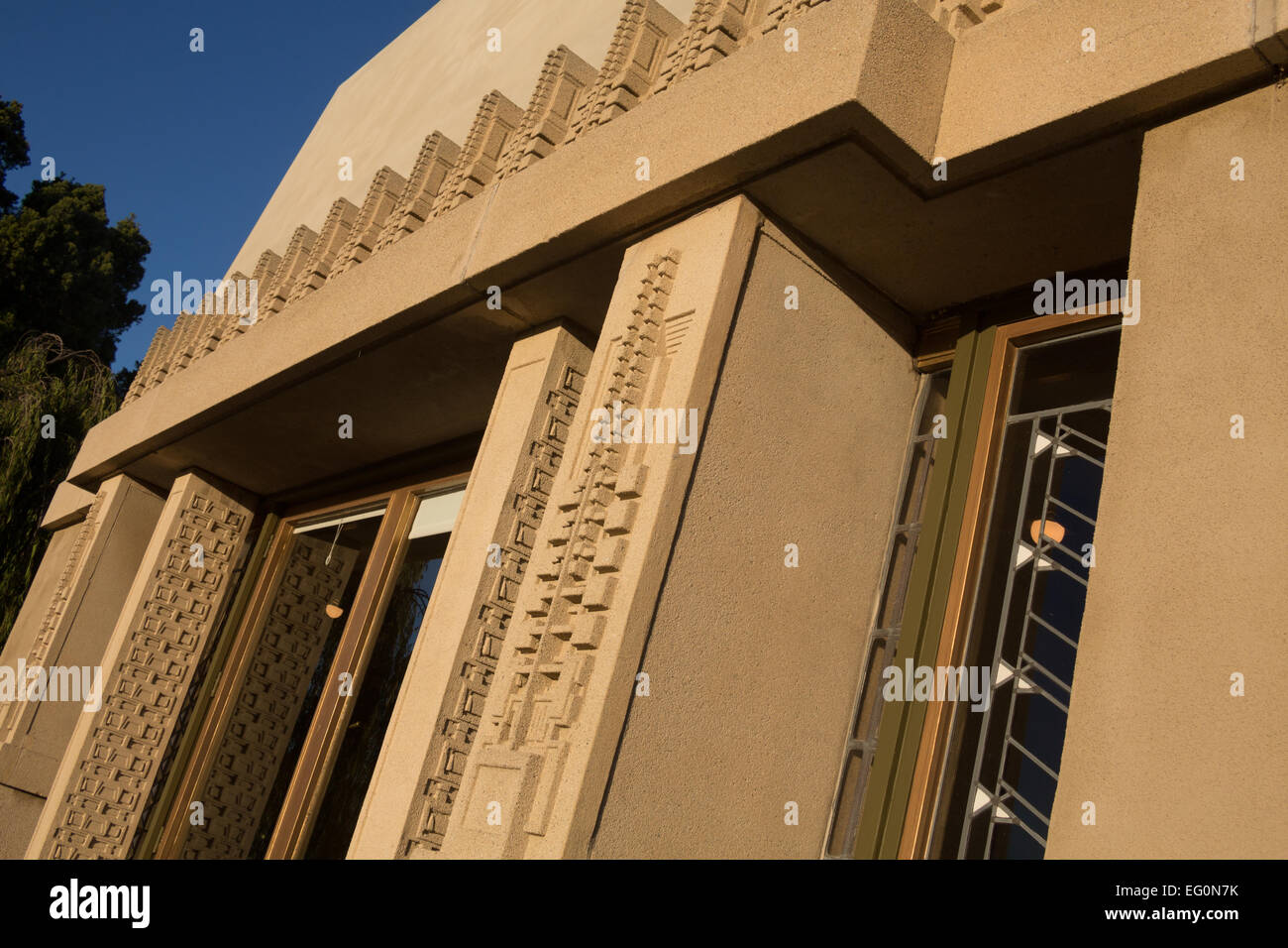 Fichier : Los Angeles, Californie, USA. 24 janvier, 2015. Frank Lloyd Wright's Hollyhock House à Barnsdall Art Park, Hollywood, Los Angeles, CAFrank Lloyd Wright Hollyhock House à ré-ouvrir 13 Février, 2015. Credit : Kayte/Deioma Alamy Live News Banque D'Images