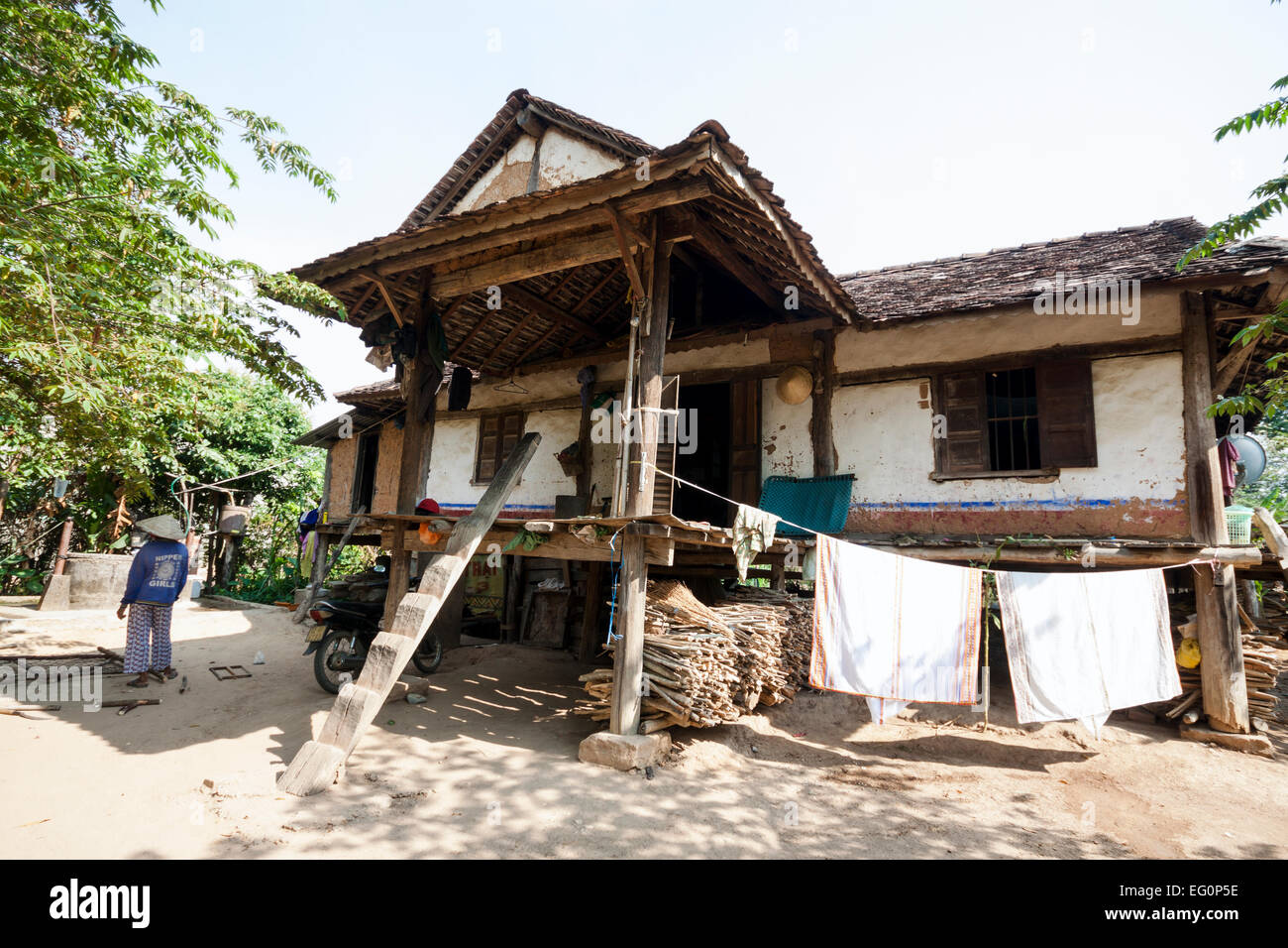 Kon Tum en situation minoritaire, au Vietnam. Ba Na (Bahnar) groupe ethnique (maison traditionnelle). Banque D'Images