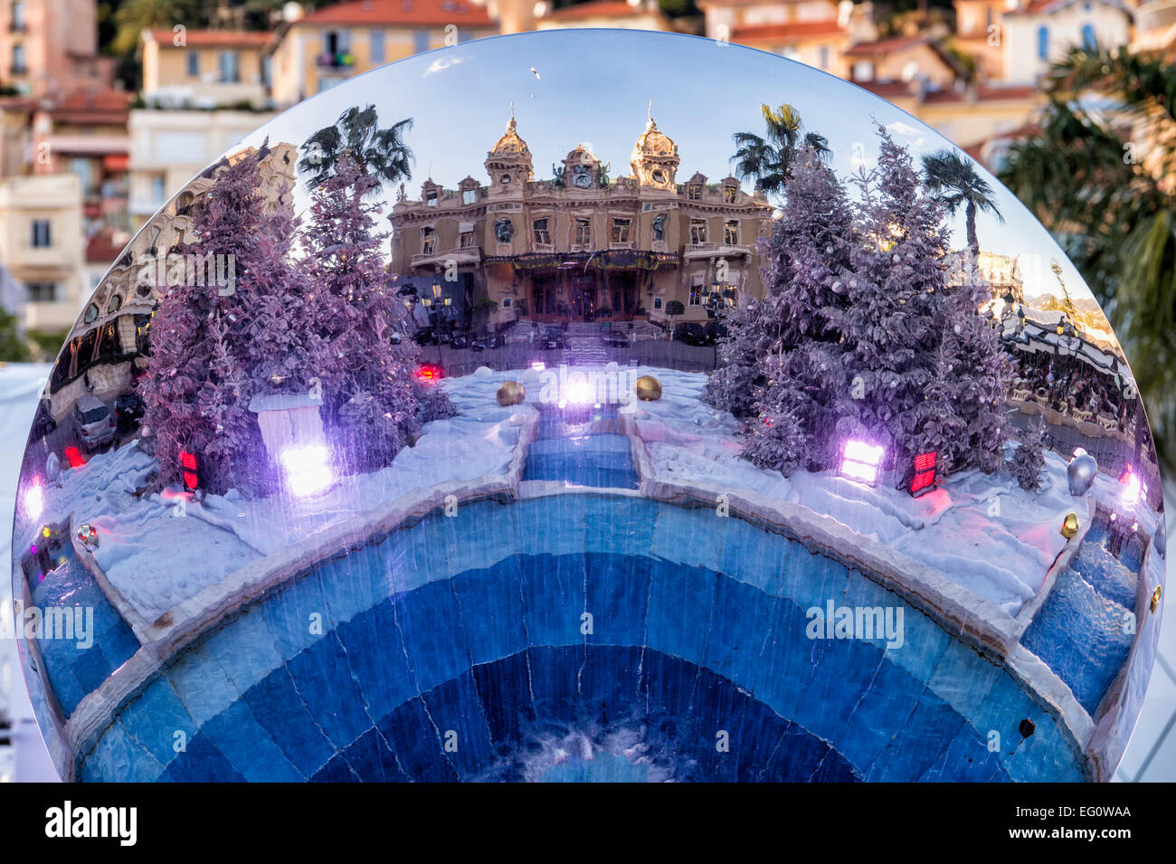 Casino Monaco reflétant dans une sphère, Monte Carlo, Principauté de Monaco Banque D'Images