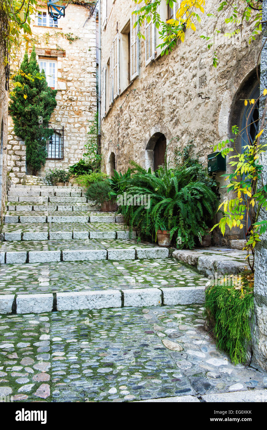 Maisons et rues de la ville médiévale de Saint Paul de Vence, Alpes-Maritimes, Côte d'Azur, France Banque D'Images