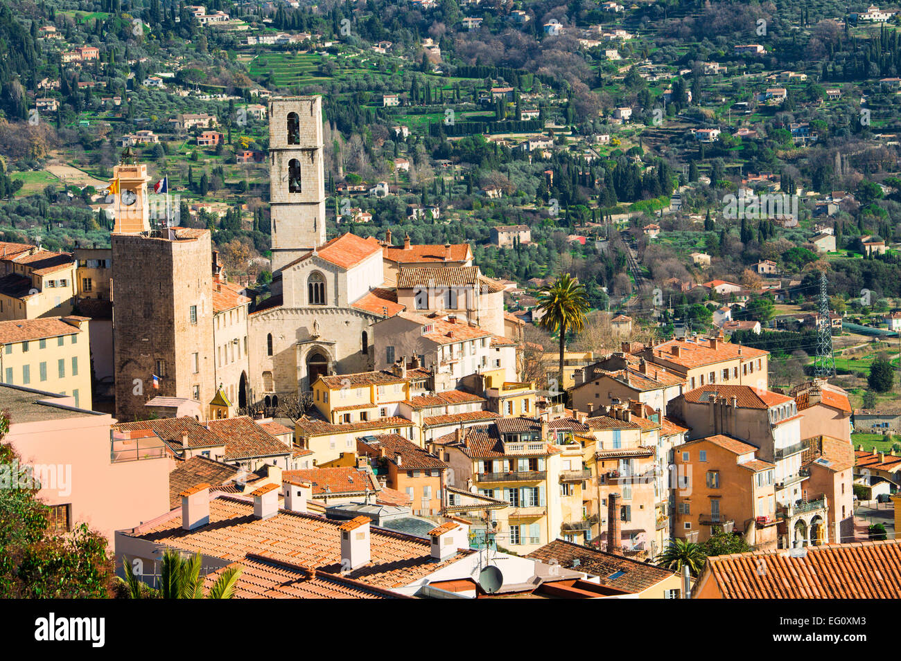 Vue sur la vieille ville de Grasse et de la cathédrale Notre-Dame du Puy, Grasse, Alpes-Maritimes, Côte d'Azur, France Banque D'Images