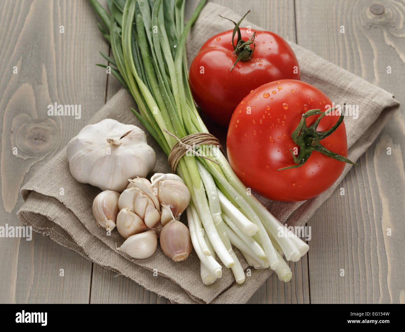 Légumes biologiques frais pour la salade ou bruschetta Banque D'Images
