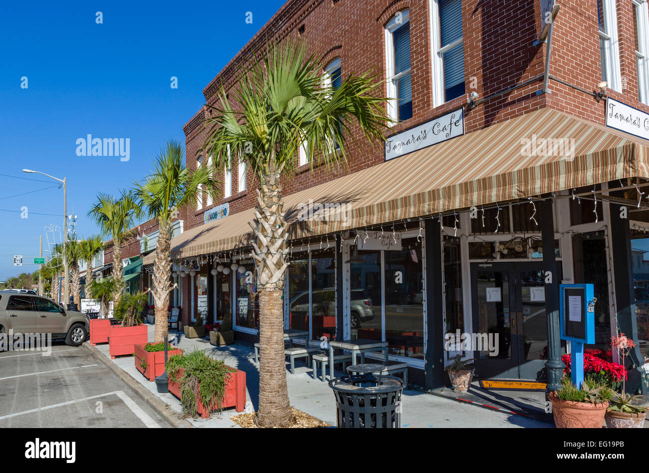 Café et boutiques sur Market Street dans le centre-ville historique de Apalachicola, Franklin County, Floride, États-Unis Banque D'Images