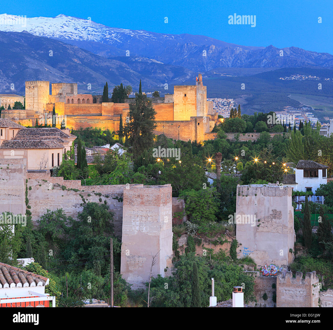 Alhambra et les montagnes de la Sierra Nevada, Grenade, Andalousie, Espagne Banque D'Images