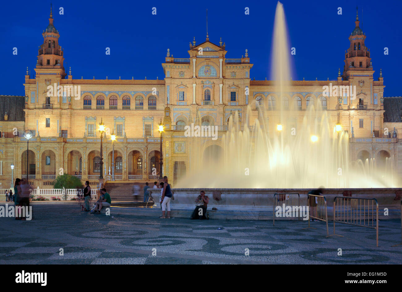 Plaza de Espana la nuit, Séville, Andalousie, Espagne Banque D'Images