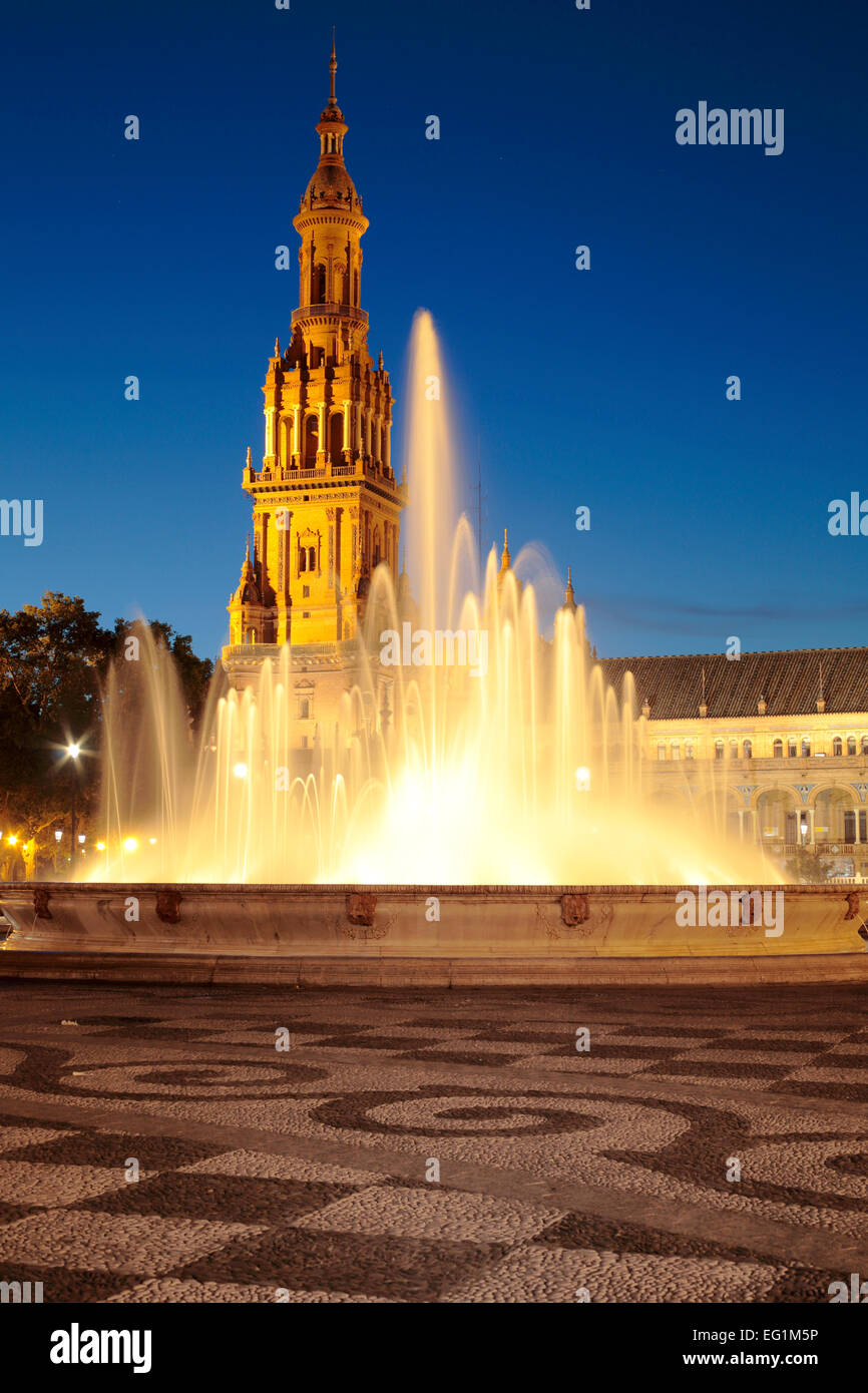 Plaza de Espana la nuit, Séville, Andalousie, Espagne Banque D'Images