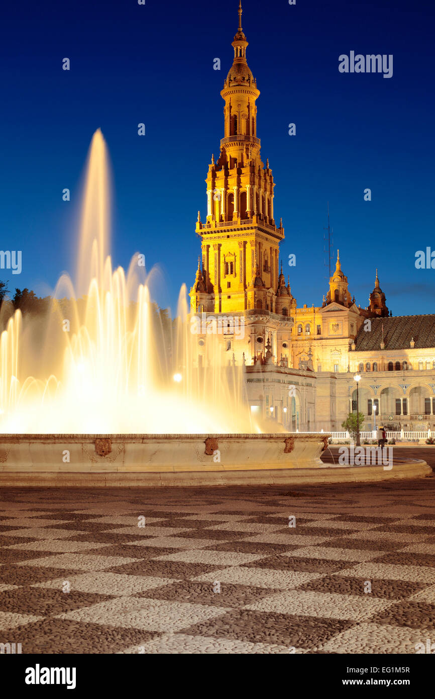 Plaza de Espana la nuit, Séville, Andalousie, Espagne Banque D'Images