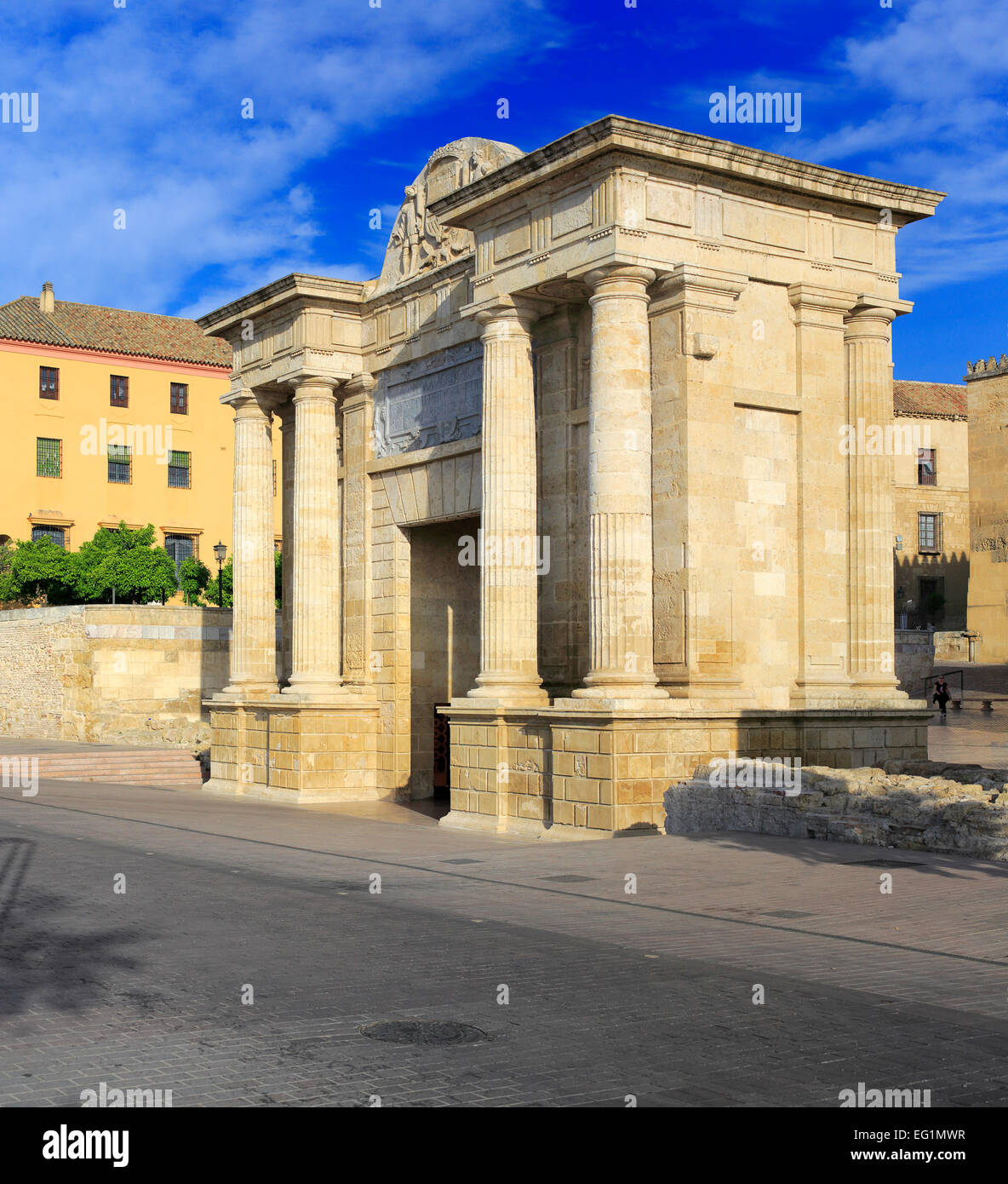 La Puerta del Puente (pont de la porte), Cordoue, Andalousie, Espagne Banque D'Images