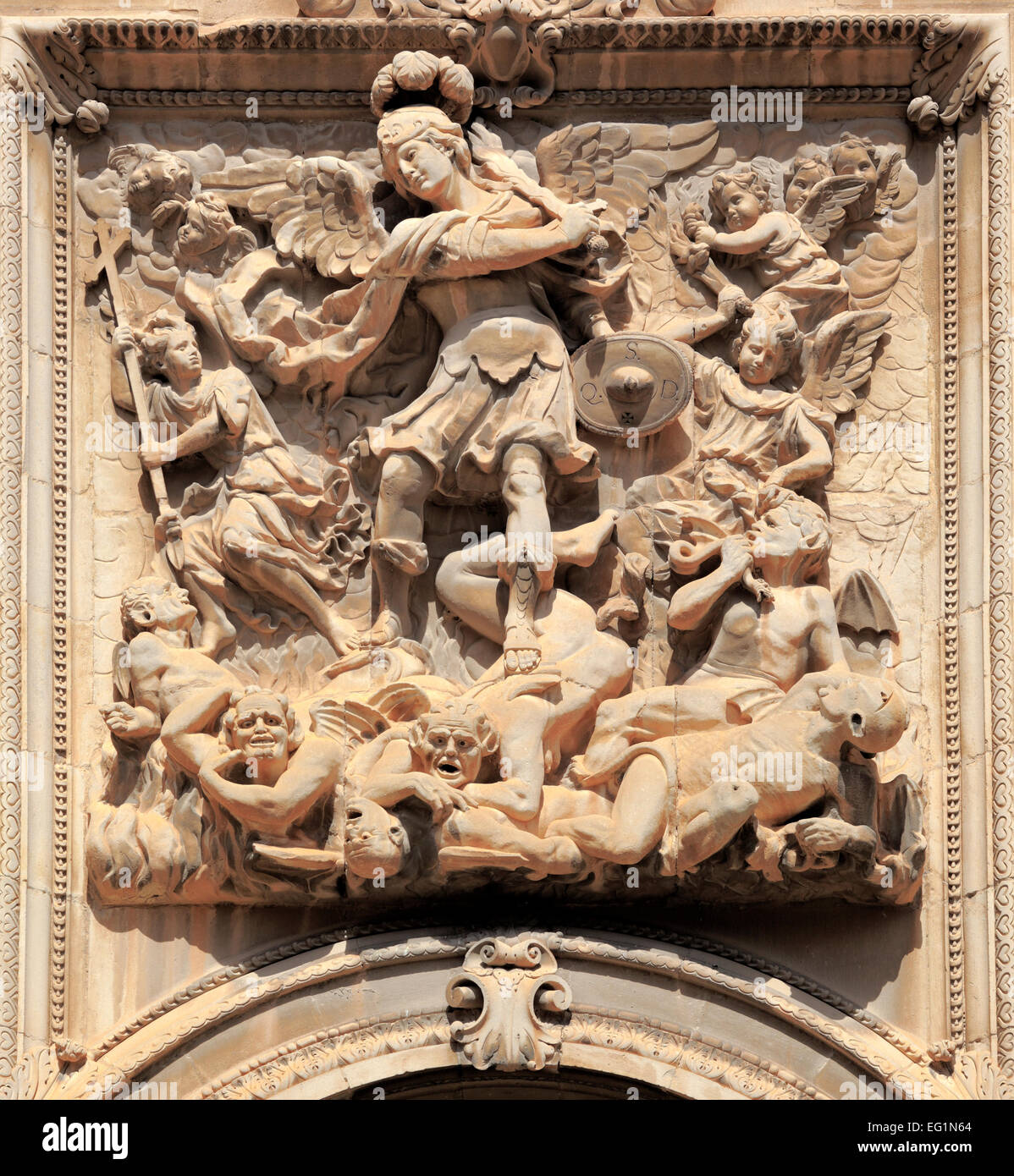 L'Archange Michael, soulagement, sculpturale, la cathédrale de Jaén, Andalousie, Espagne Banque D'Images