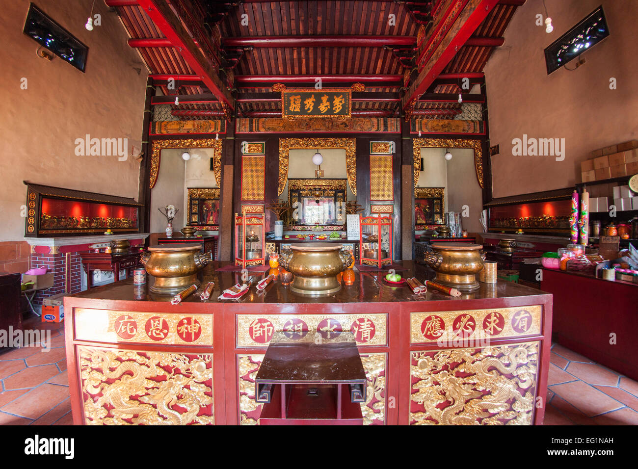L'intérieur de Snake Temple (aka Hock Kin Keong) de Penang, en Malaisie. Il a été construit pour l'adoration de la déité Cheng Chooi Cho Banque D'Images