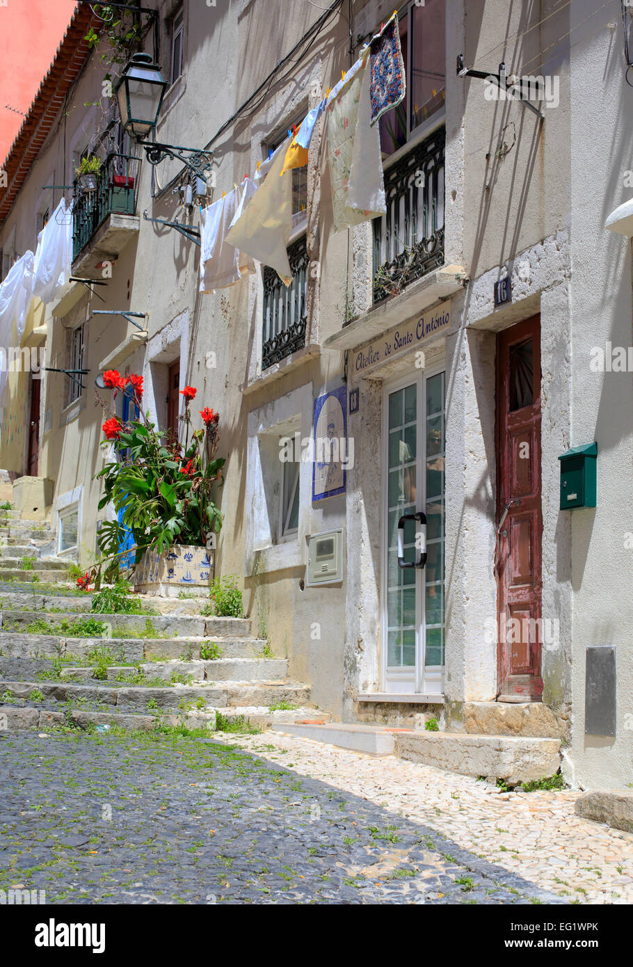 Street dans la vieille ville, Lisbonne, Portugal Banque D'Images