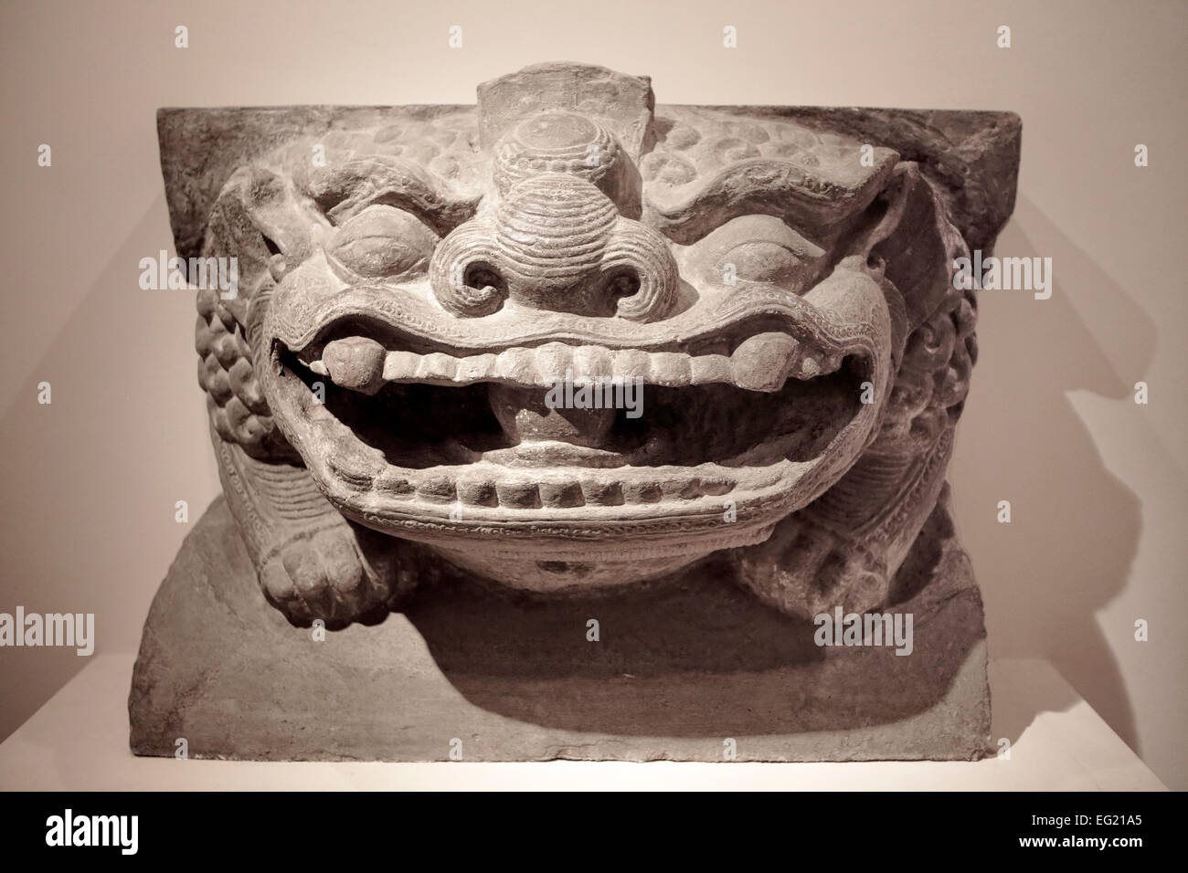 Lion sculpture (12ème siècle), Musée des beaux-arts, Hanoi, Vietnam Banque D'Images