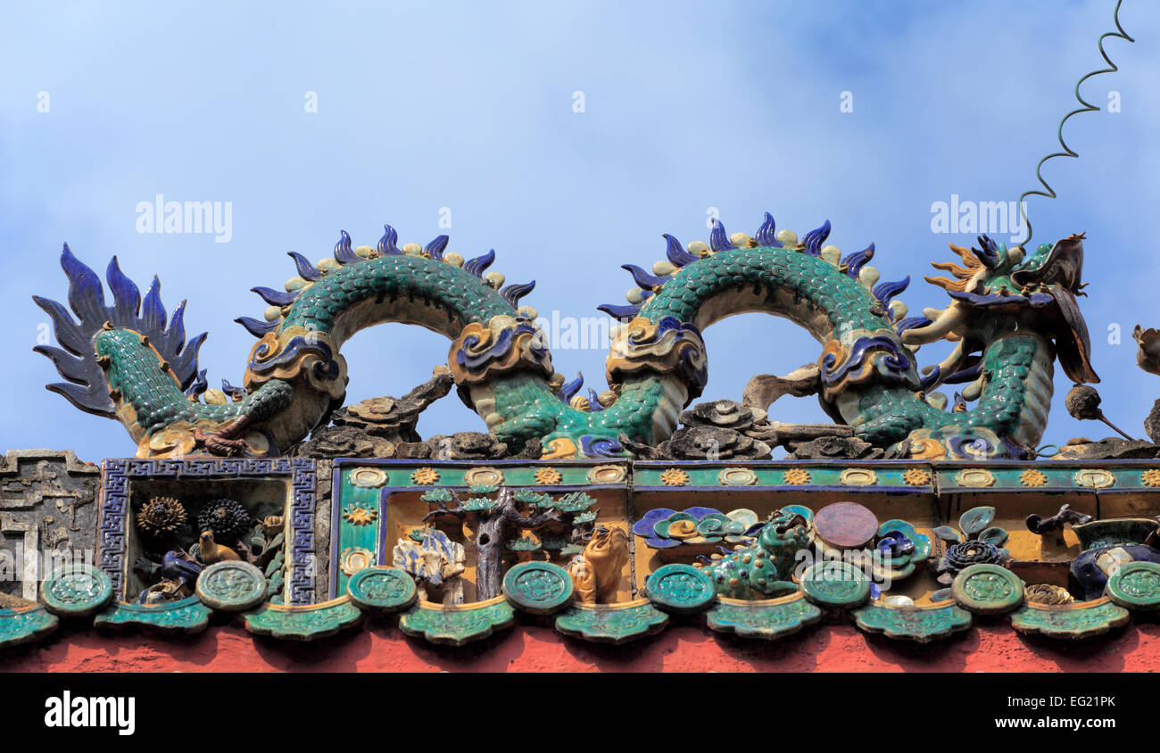 Les décorations du toit de la Pagode de l'Empereur Jade (Chua Ngoc Hoang ou Phuoc Hai Tu, Ho Chi Minh Ville (Saigon), Vietnam Banque D'Images